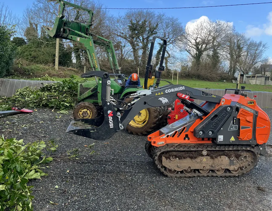 Engins professionnels sur un chantier d’élagage